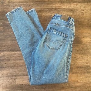 A&E CURVEY MOM JEAN
